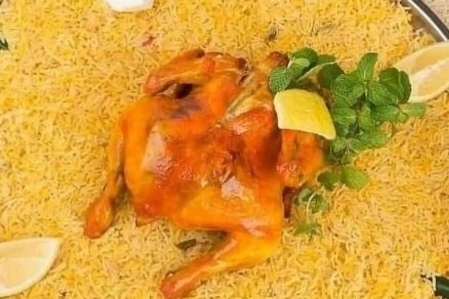 حبة دجاج مندي مع الرز