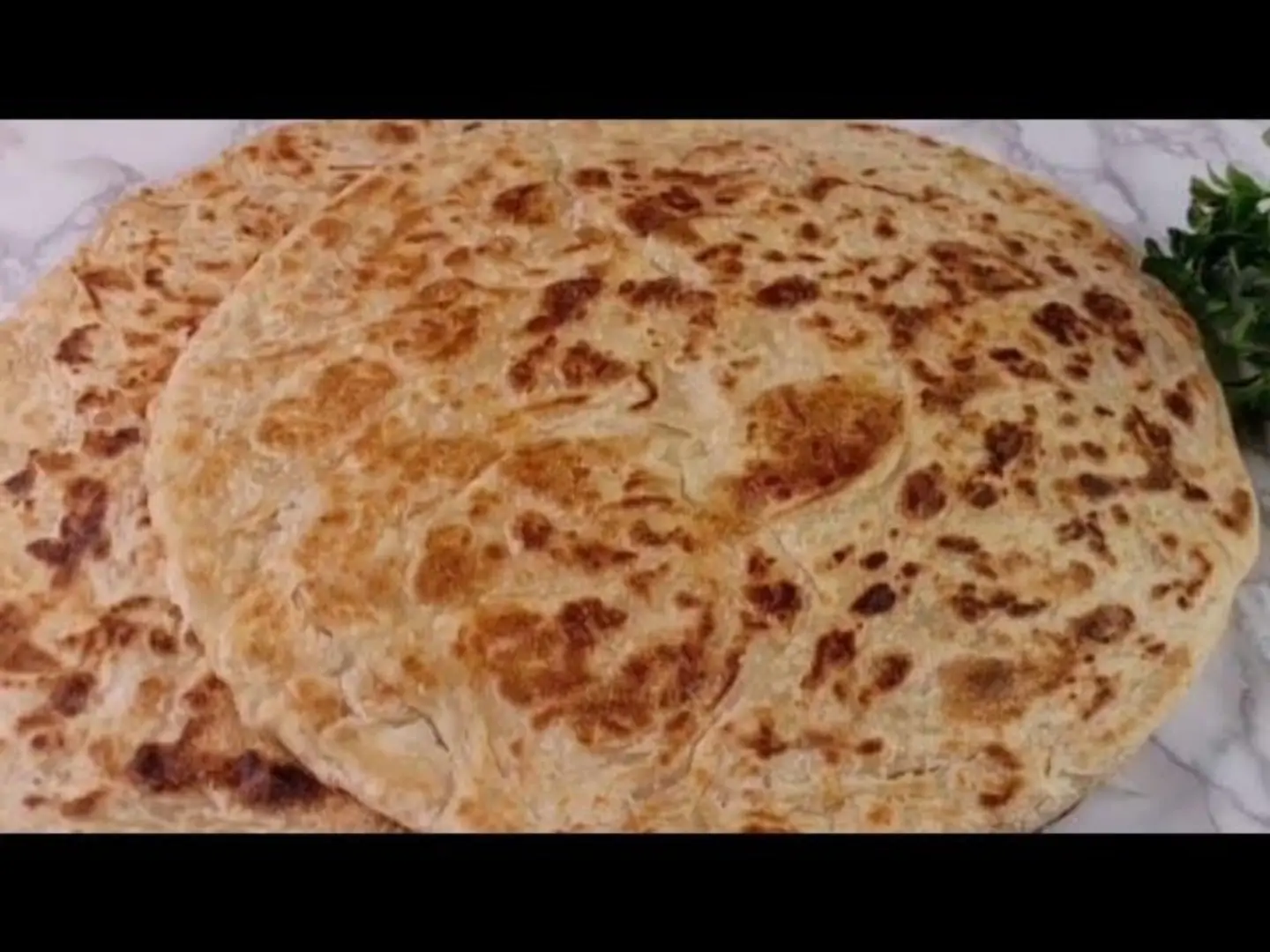 رطب سمن مع عسل ونوتيلا وقشطه