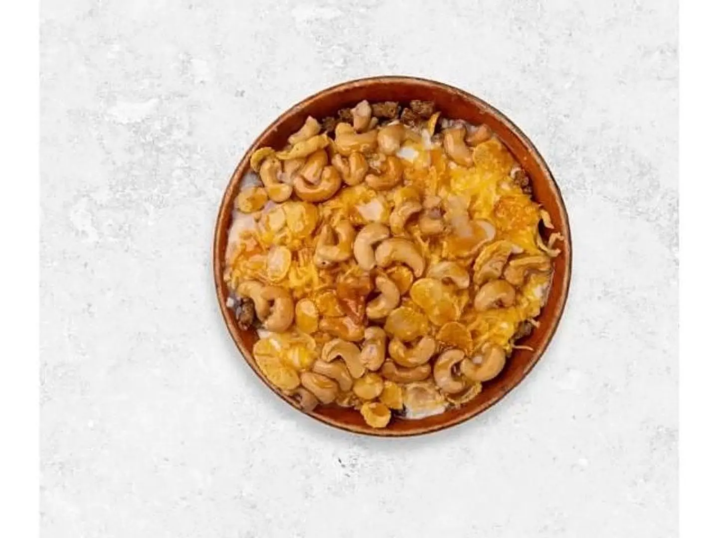 معصوب ملكي مع مكسرات