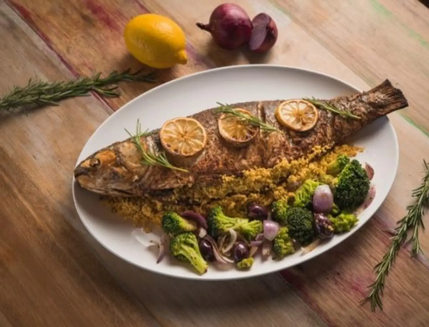 Grilled Dark Fish With Oil And Lemon