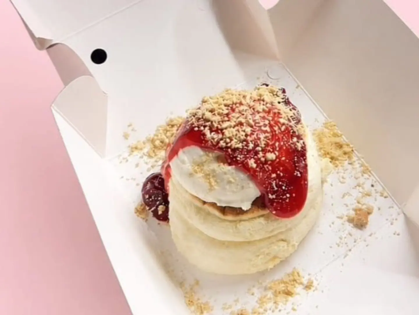 Fluffy Strawberry Cheesecake (1 Piece)