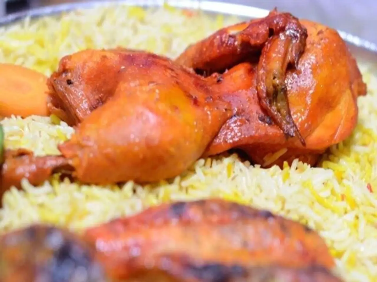 نصف دجاج مندي مع الرز