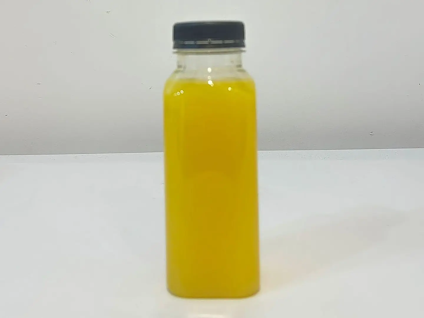 Fresh Orange Juice With No Additives 330 Ml
