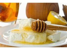 قشطة مع عسل