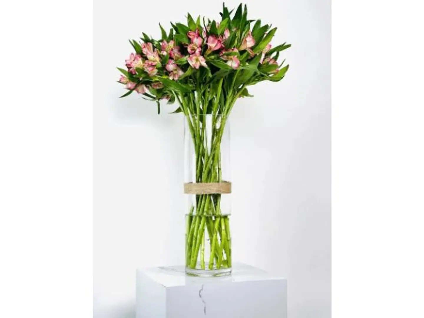 فازة اللمسة الوردية