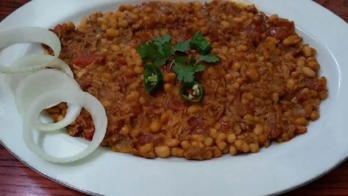 فاصوليا بيضاء بالتولة