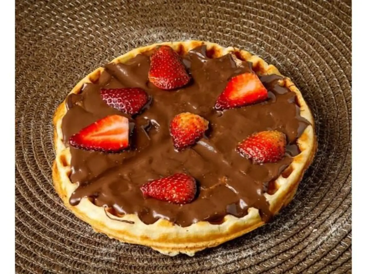 Nutella And Strawberry Manakeesh