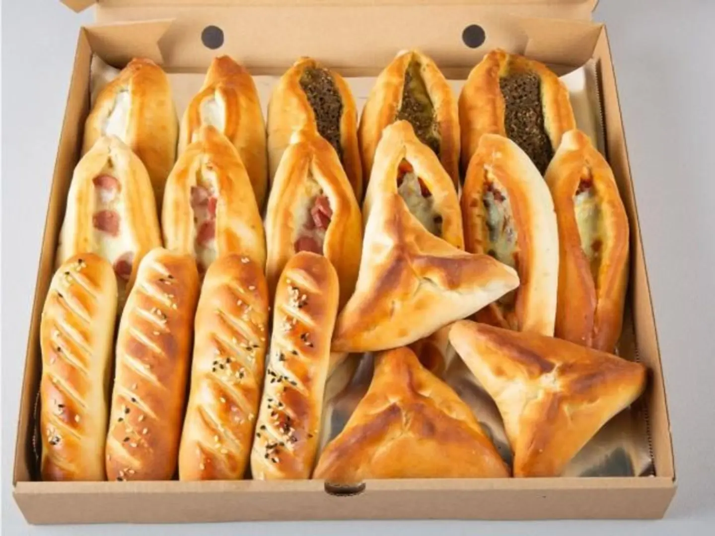 Mixed Pastry Box 18 Pieces