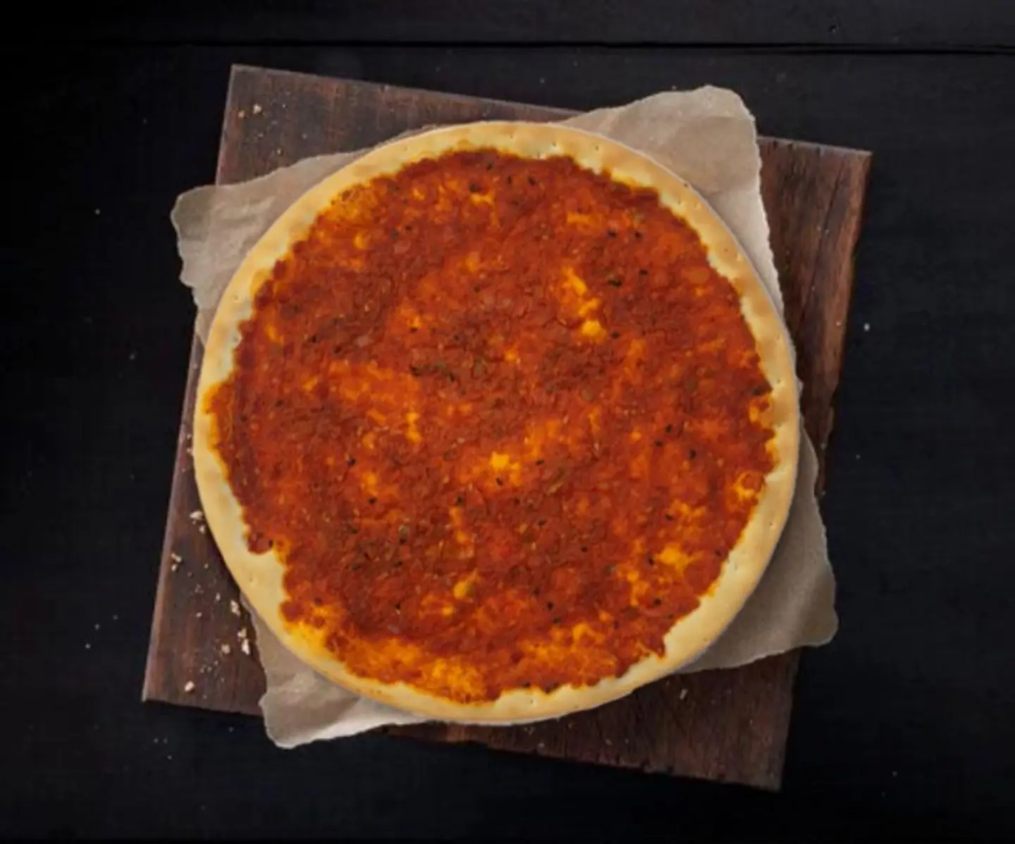 منقوشة محمرة