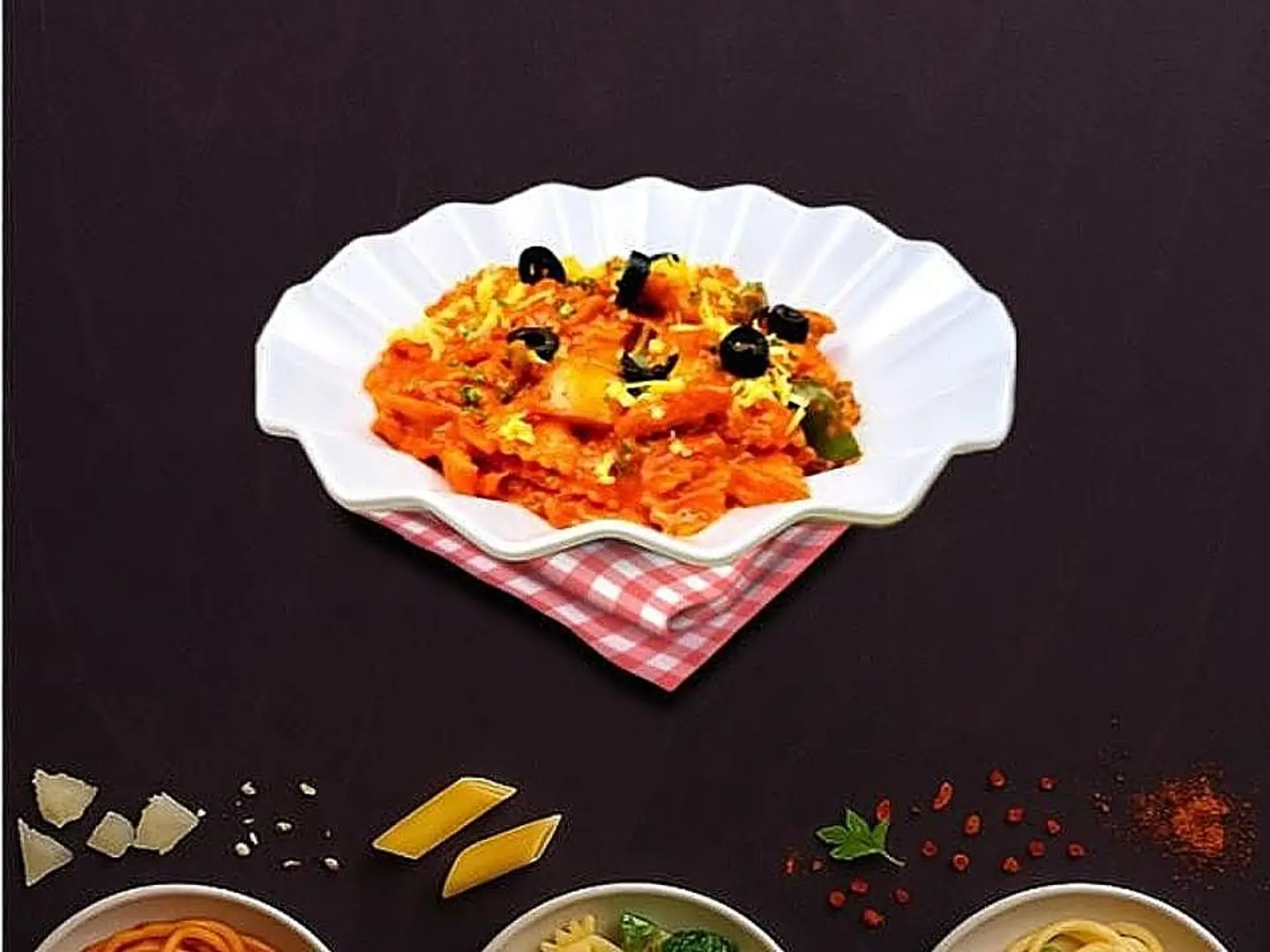 كلاسيك باستا دجاج بالصلصة الحمراء