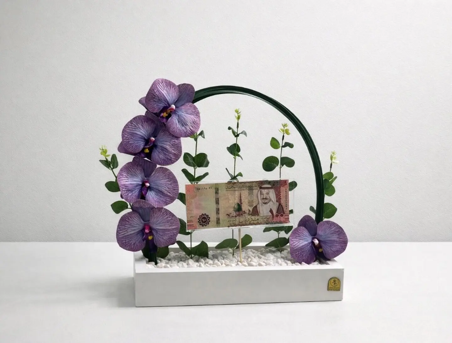 قاعدة ورد صناعي مع اكريلك نقود