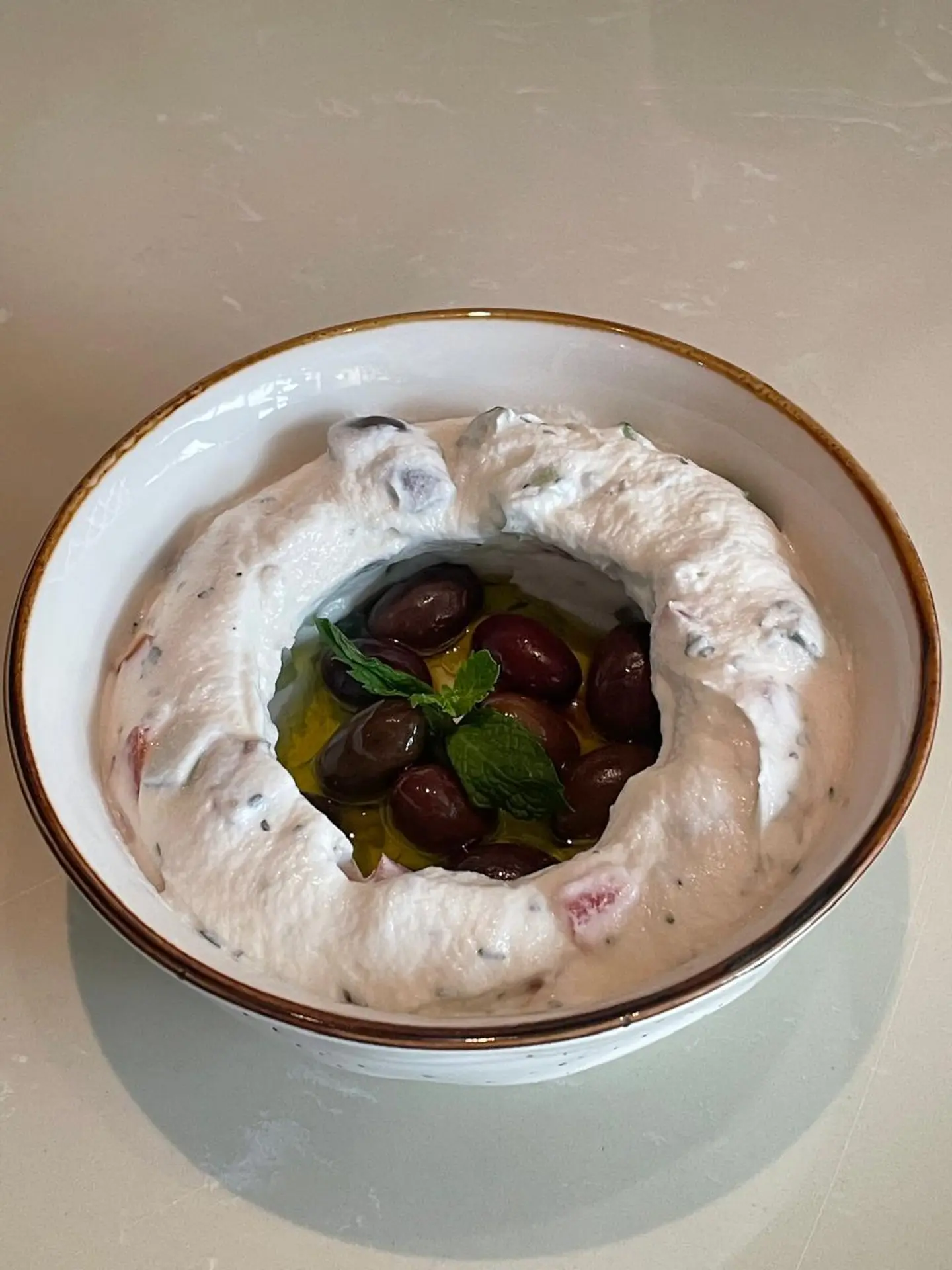 صحن لبنه بالخضار