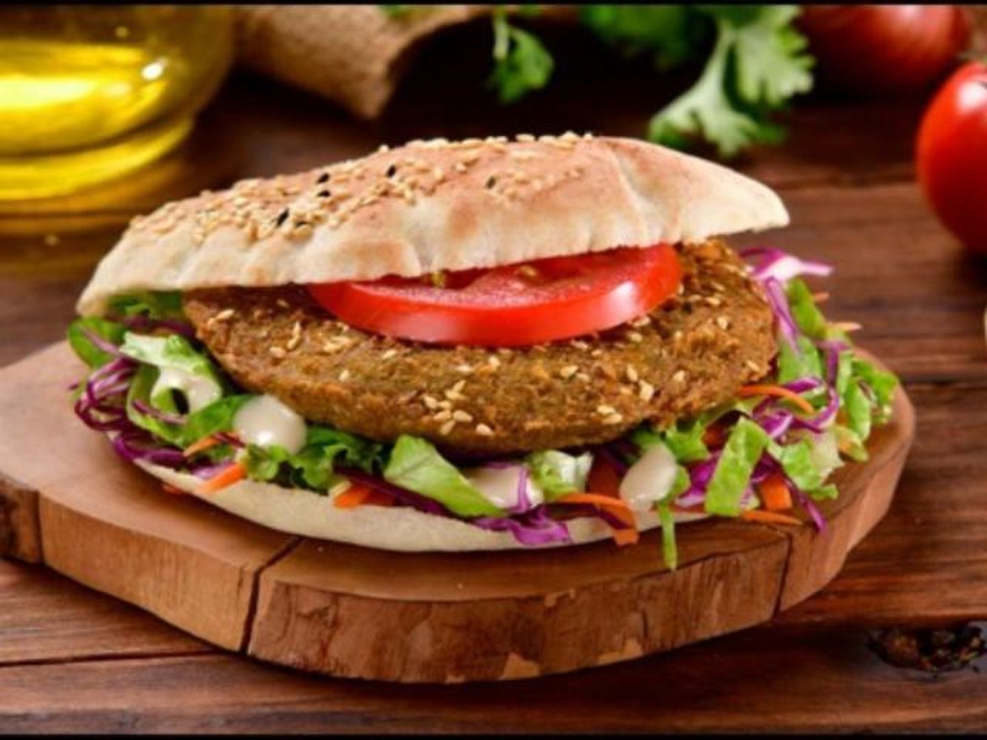 سندوتش طعمية بالفطير مع بيض