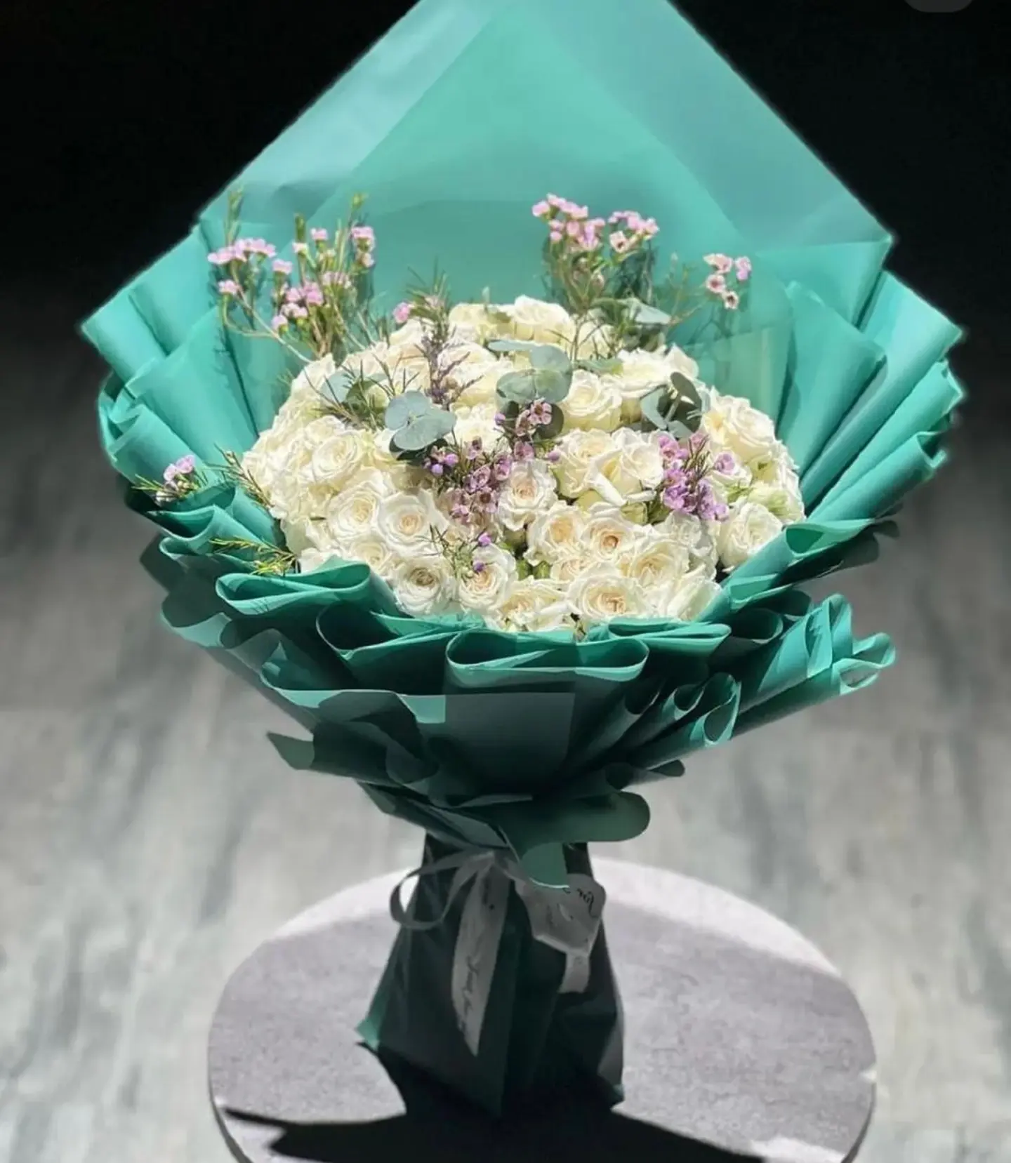 بوكيه اخضر جوري ابيض