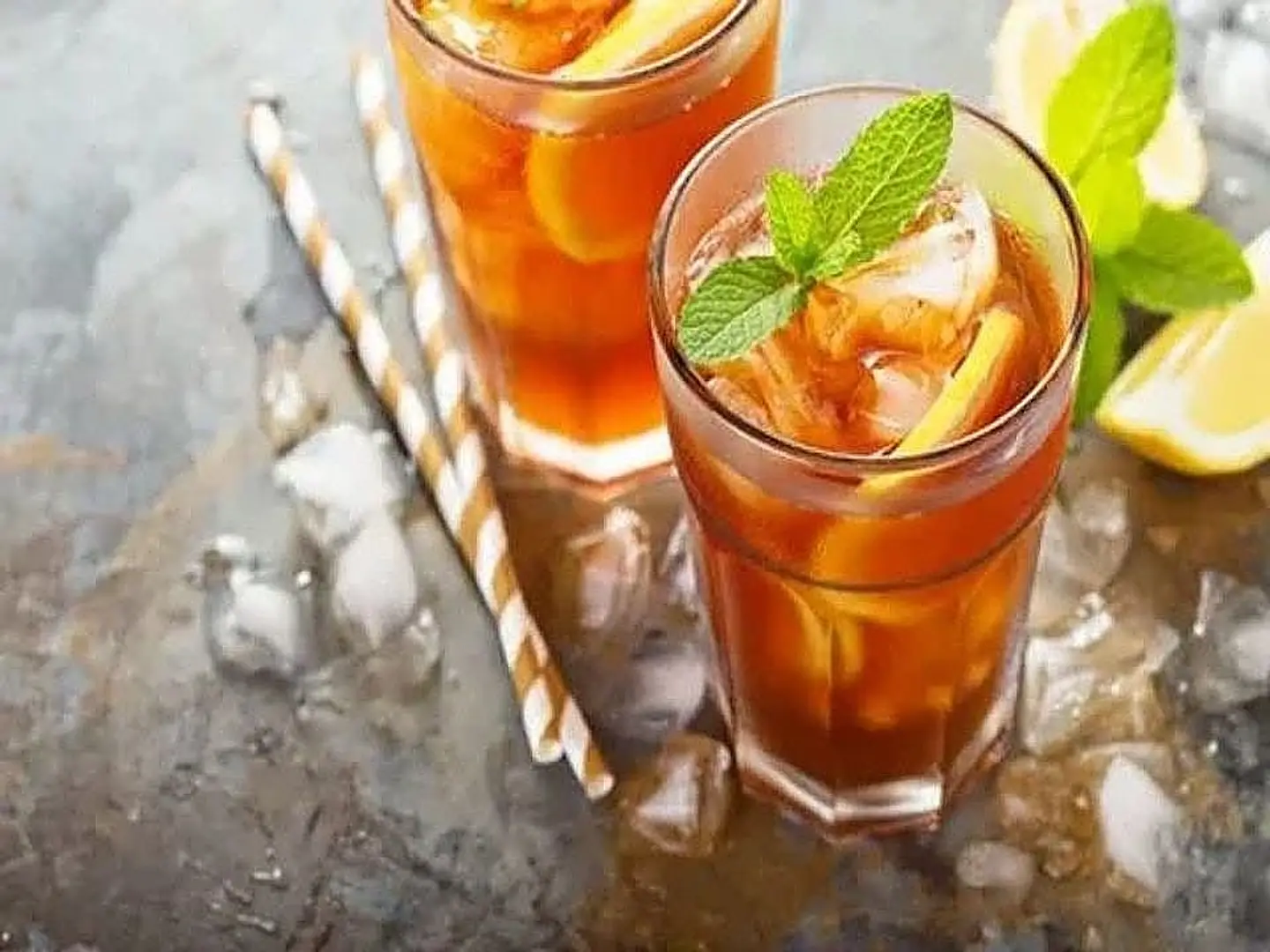 Iced Tea With Lemon Glass