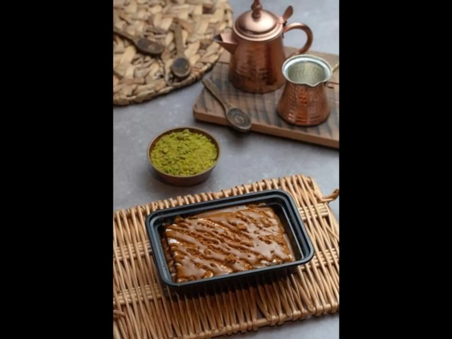 قشطوطة بسبوسة باللوتس