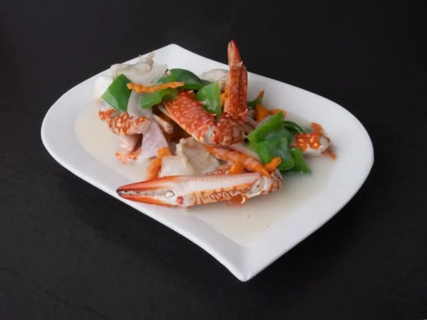 سلطعون مع صلصة جوز الهند