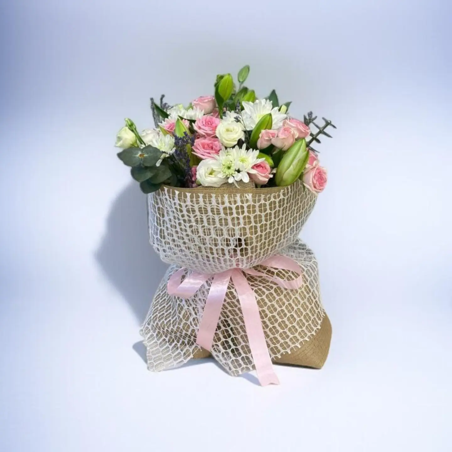 باقة ورد أنيقة برونق ريفي