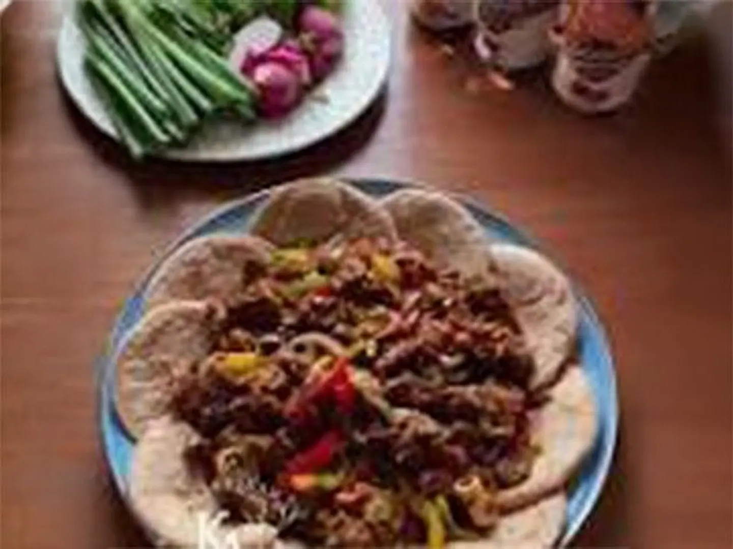 مقلقل لحم حمص