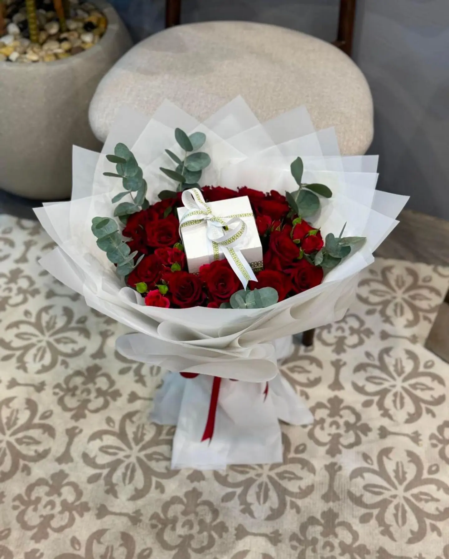 بوكيه ورد احمر مكس مع الحلا من باتشي