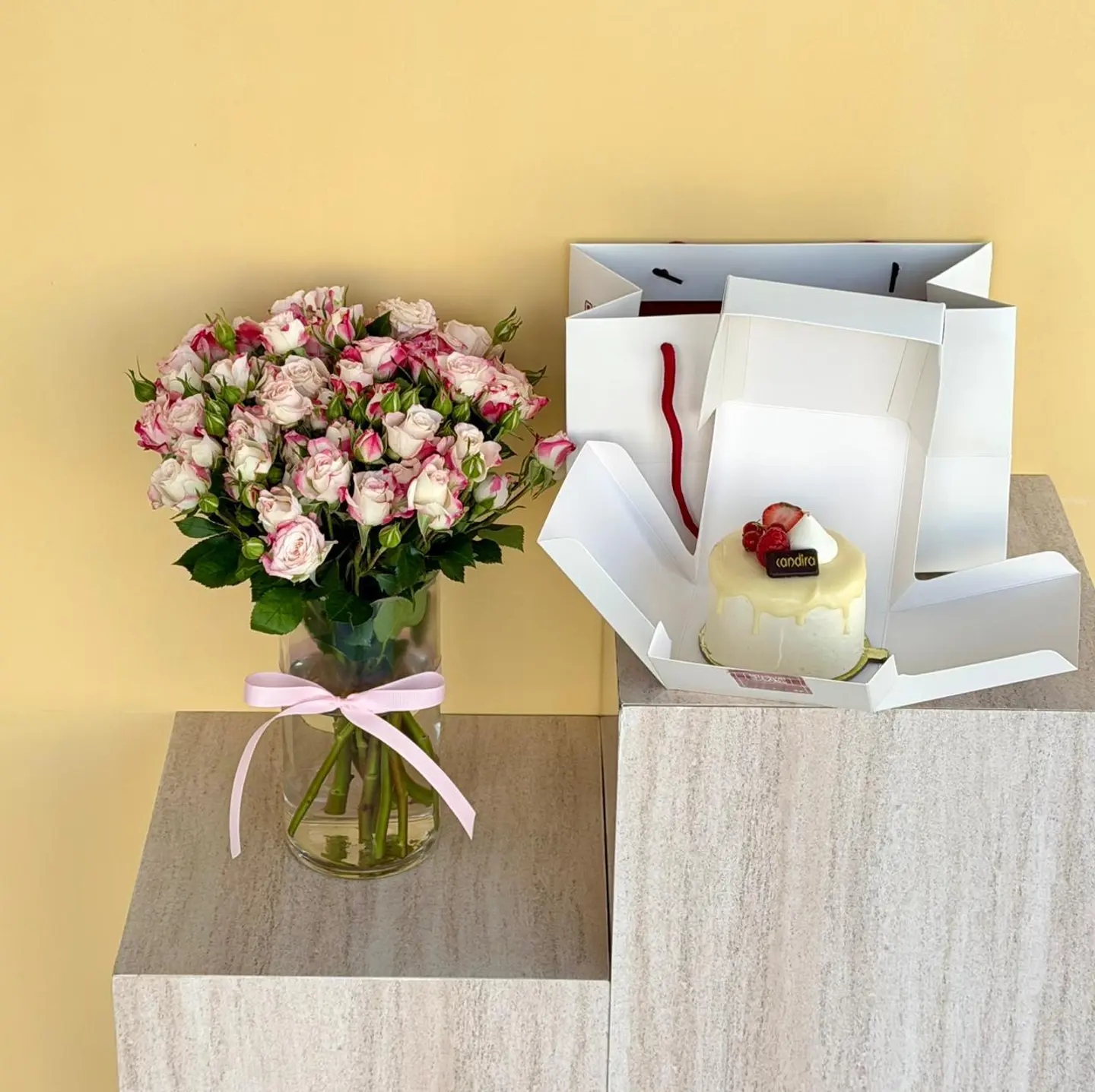 فازه وكيكه التوت