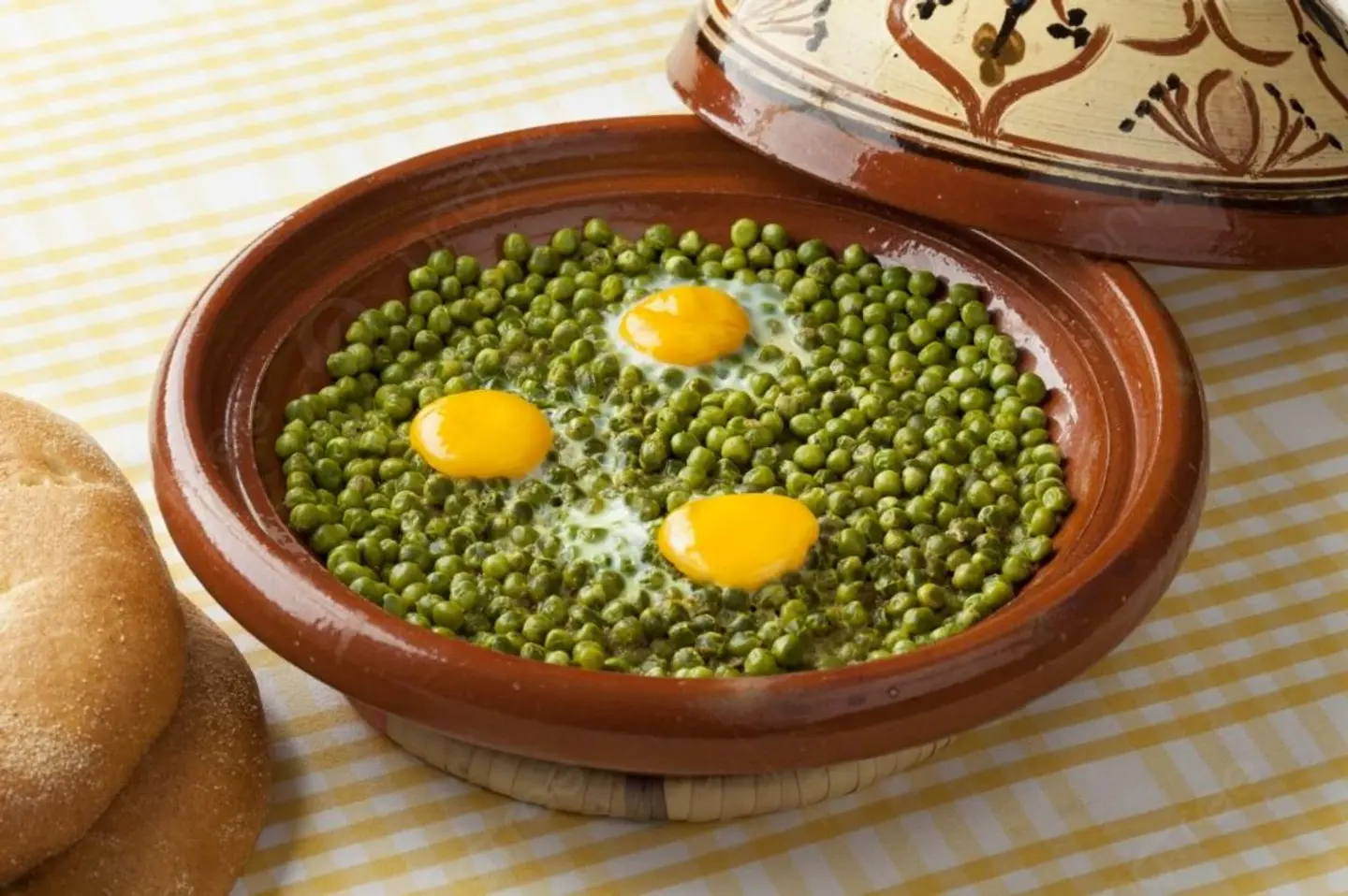 بازلاء مع البيض