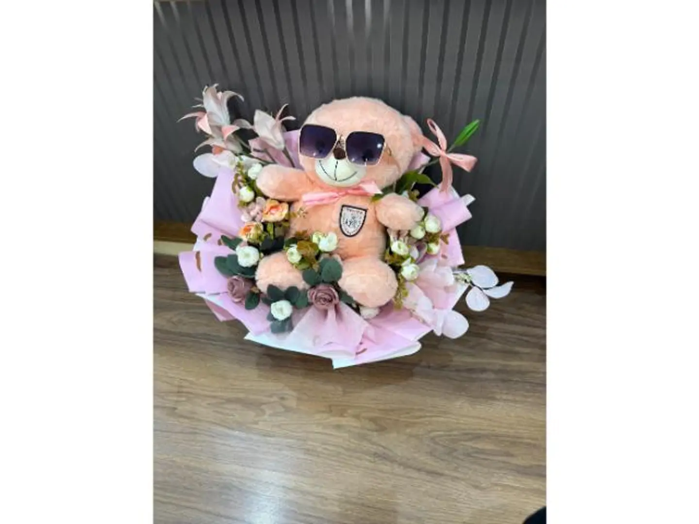 باقه ورد مع الدب والنظاره