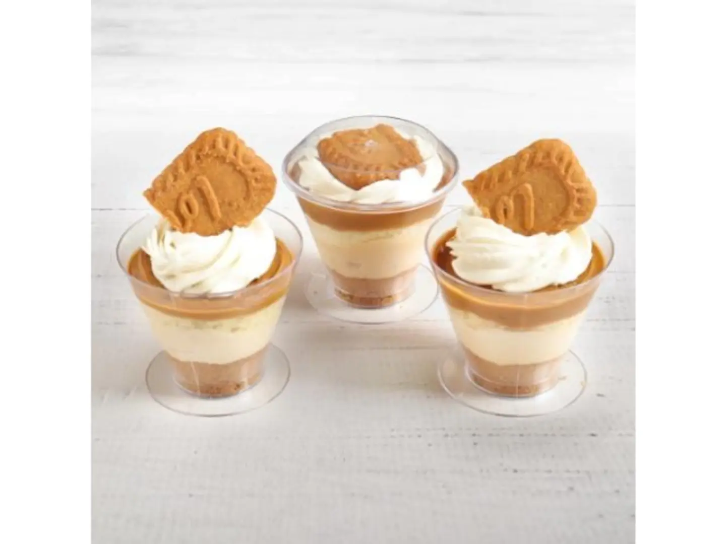 كاسات من شيز اللوتس اللذيذه