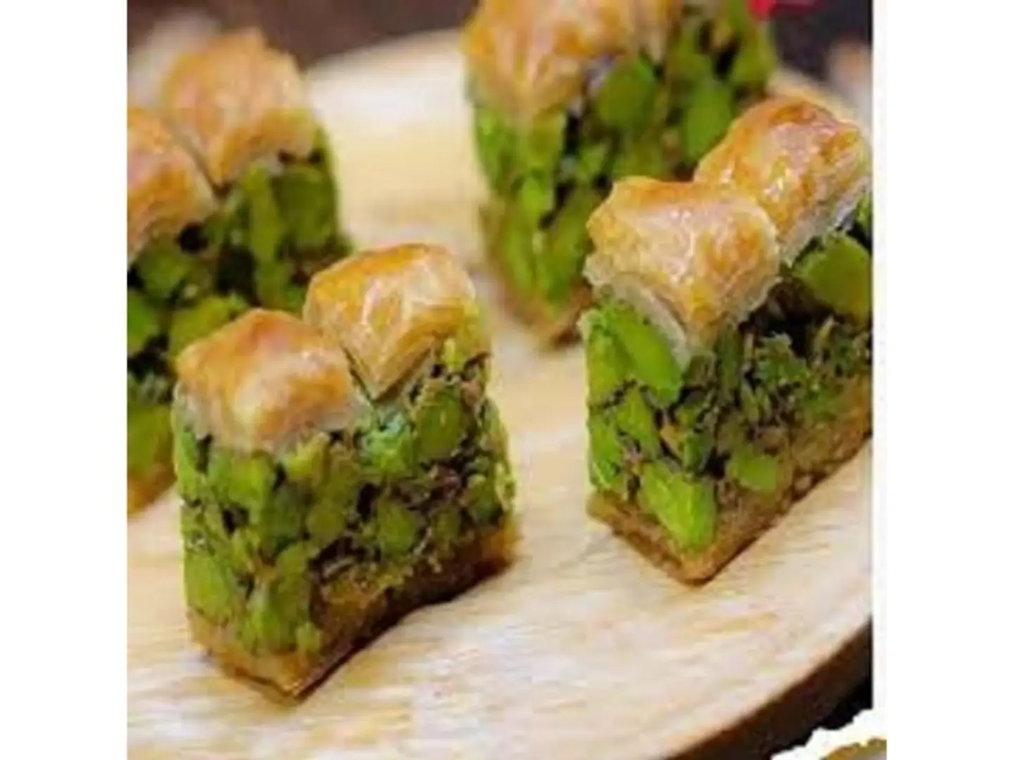 آسية فستق