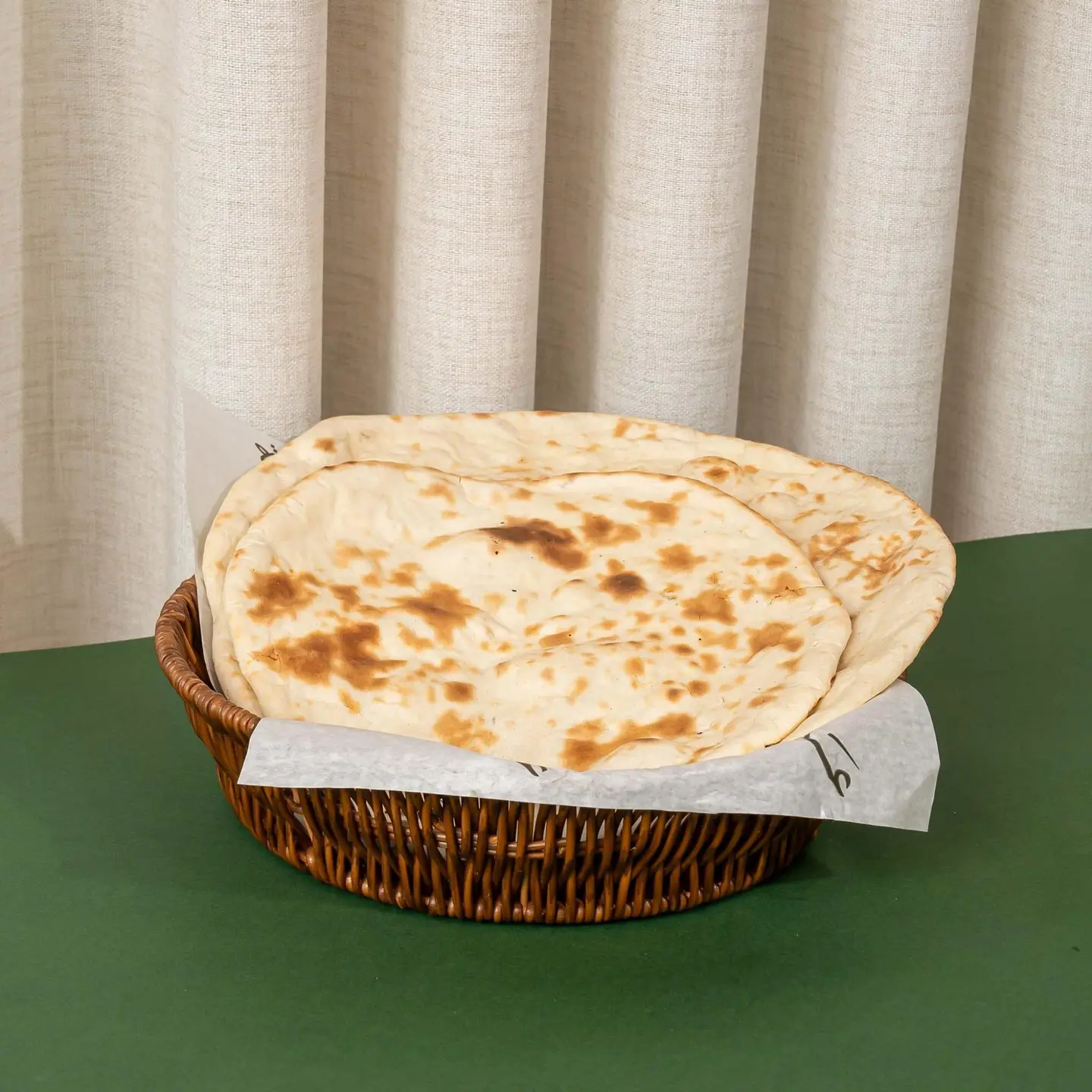 2 تميس أبيض
