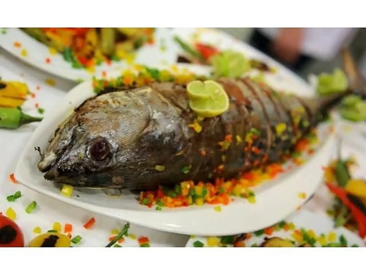 وجبة سمك زيت وليمون