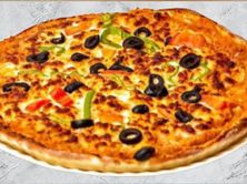 بيتزا لحم مع الاجبان