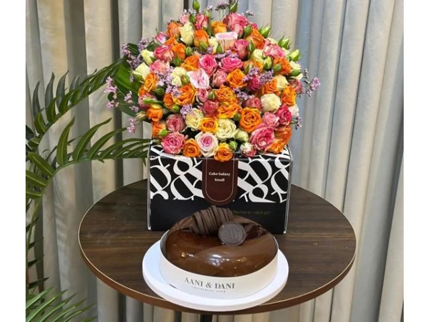 Attractive Rose Arrangement With Ani & Dani Cake