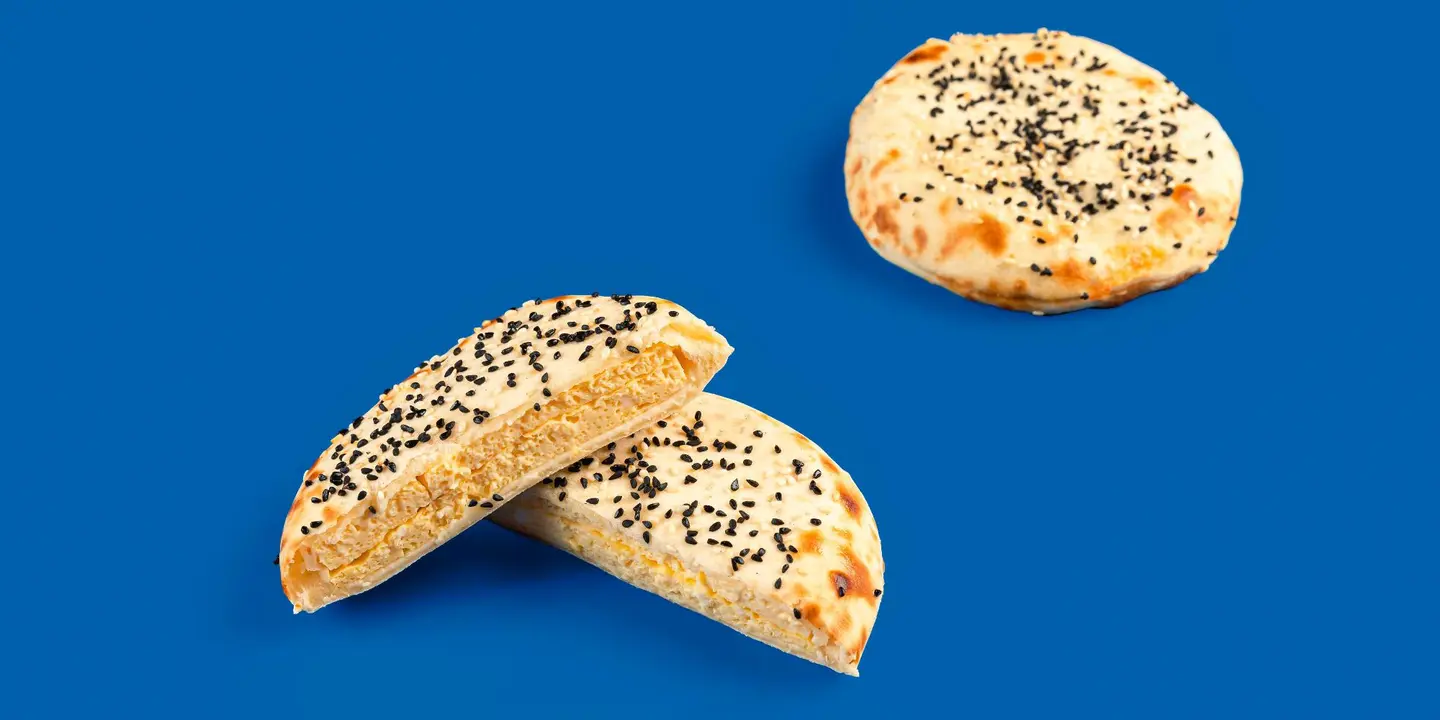 عيش مدور بيض مقلي