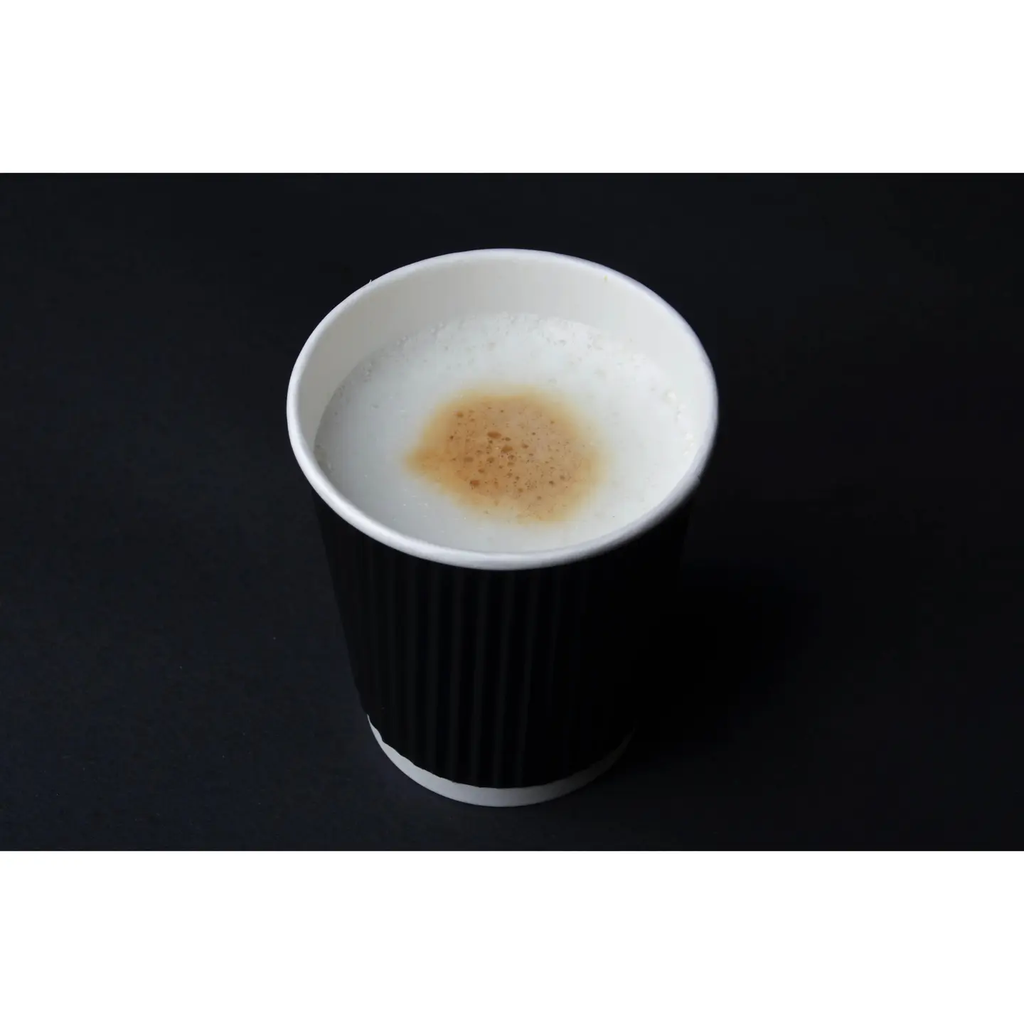 كوب حليب ساخن