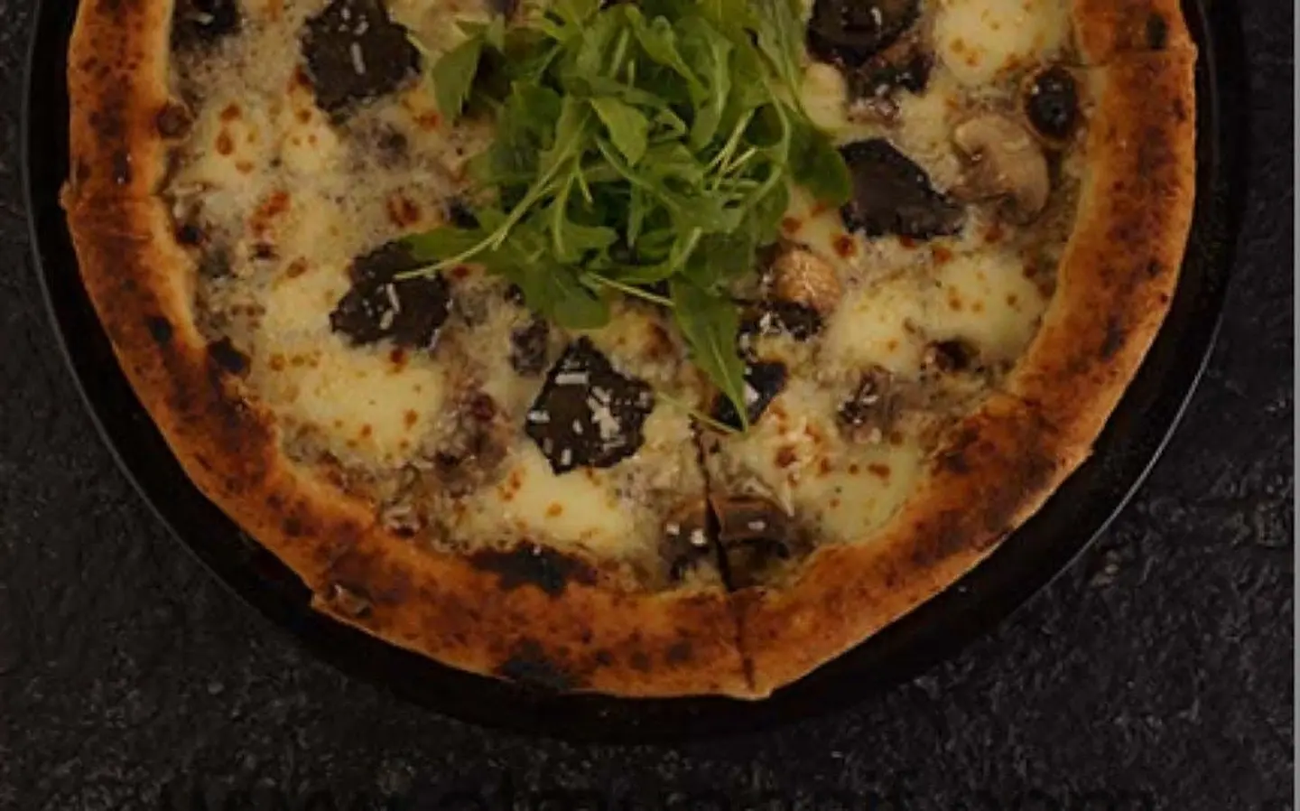 بيتزا الترافل