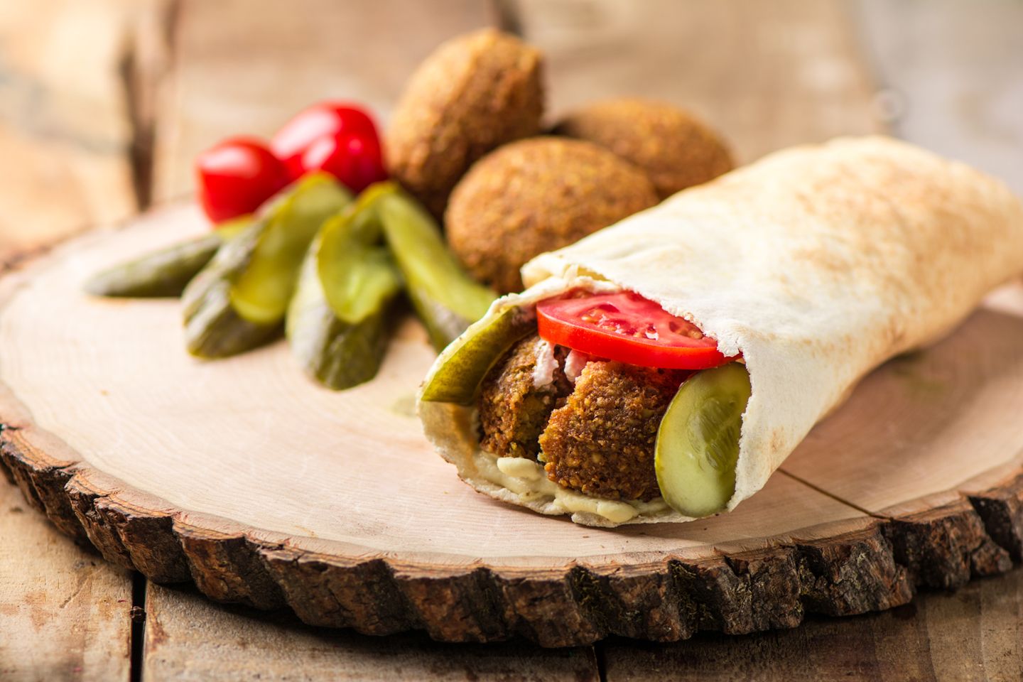 ساندويش بطاطس و فلافل