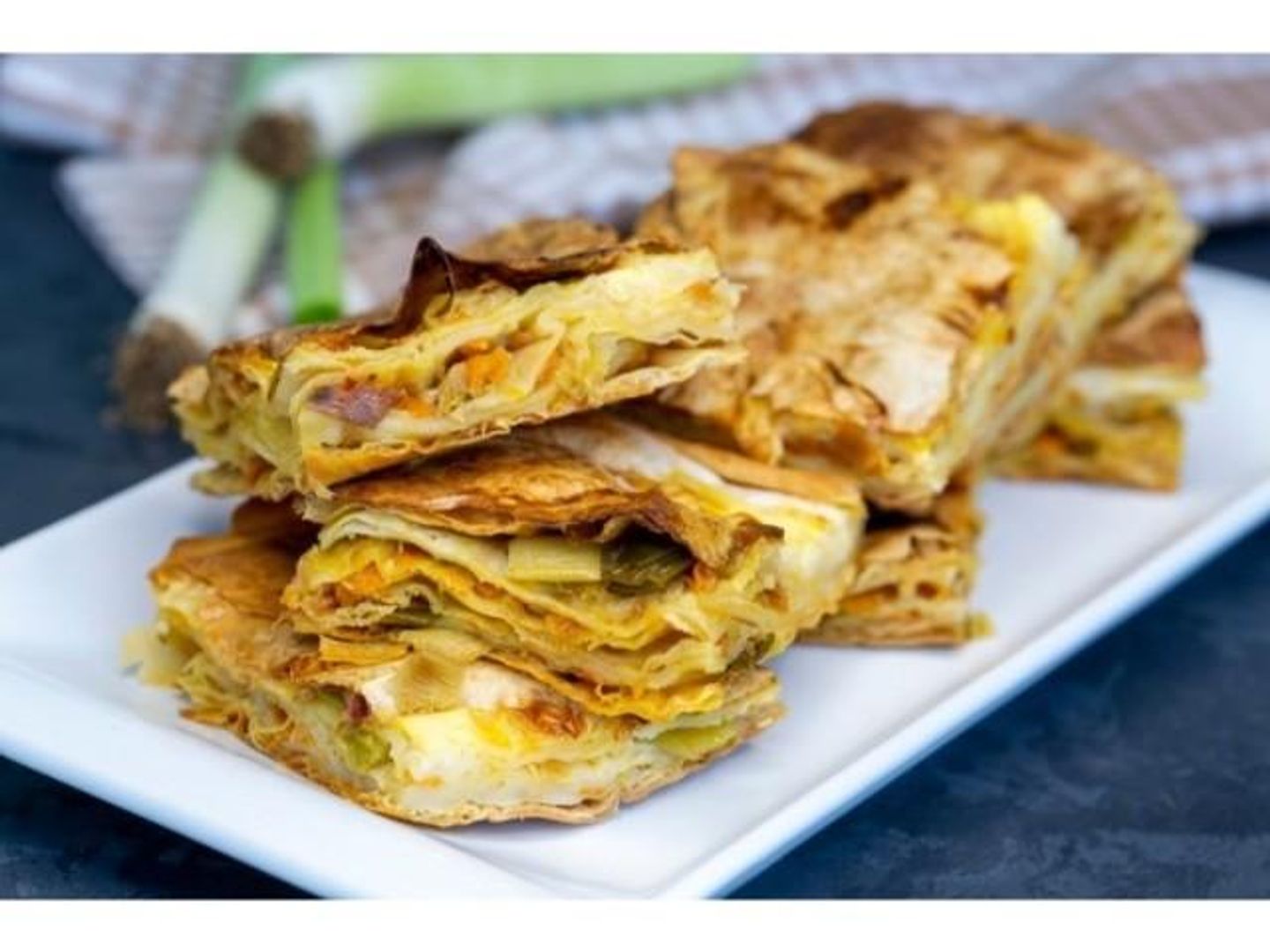 مطبق تونه مع جبنة الشيدر