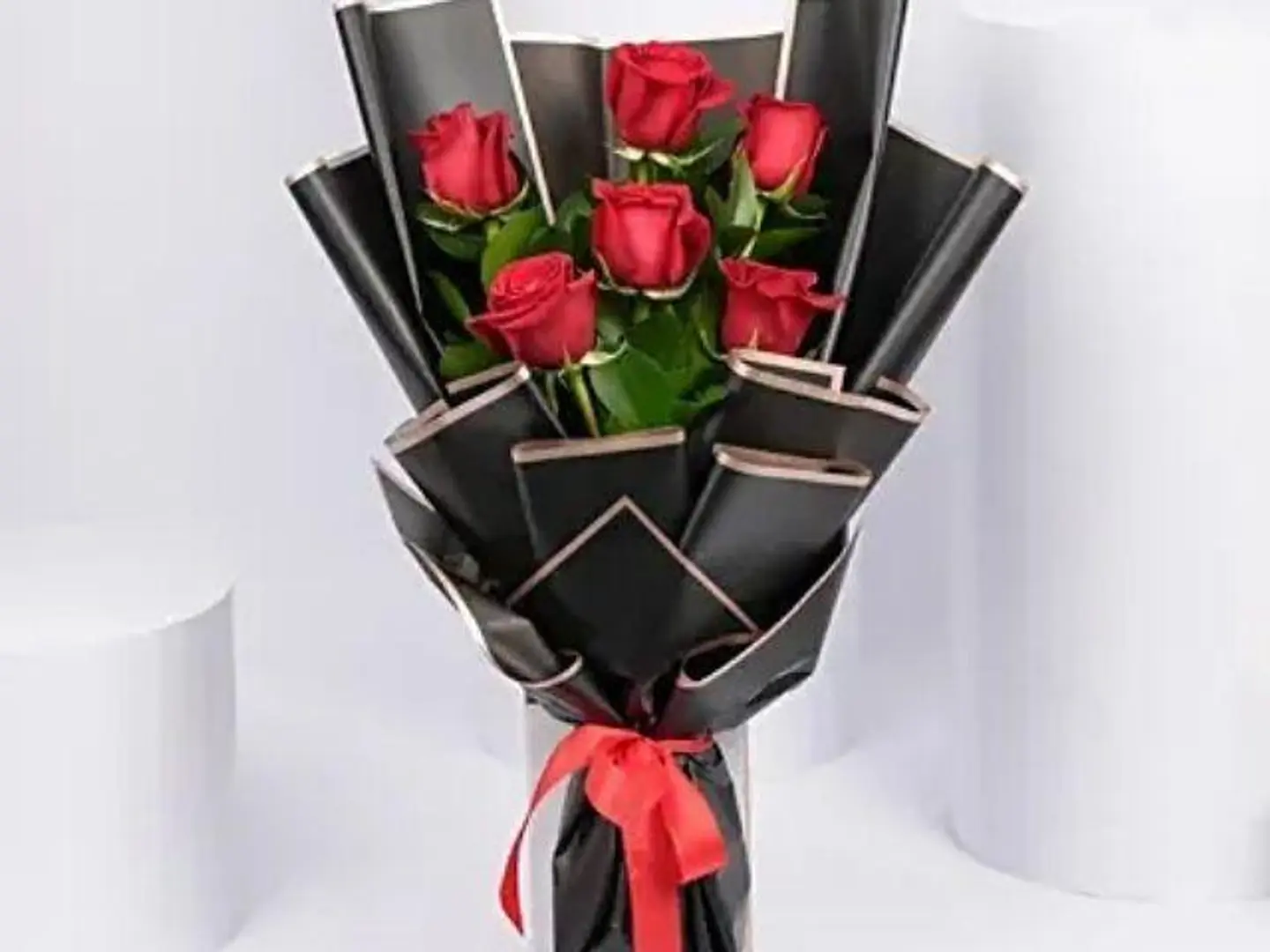 بوكية رغم بُعده عن عيني الا ان قلبه على قلبي