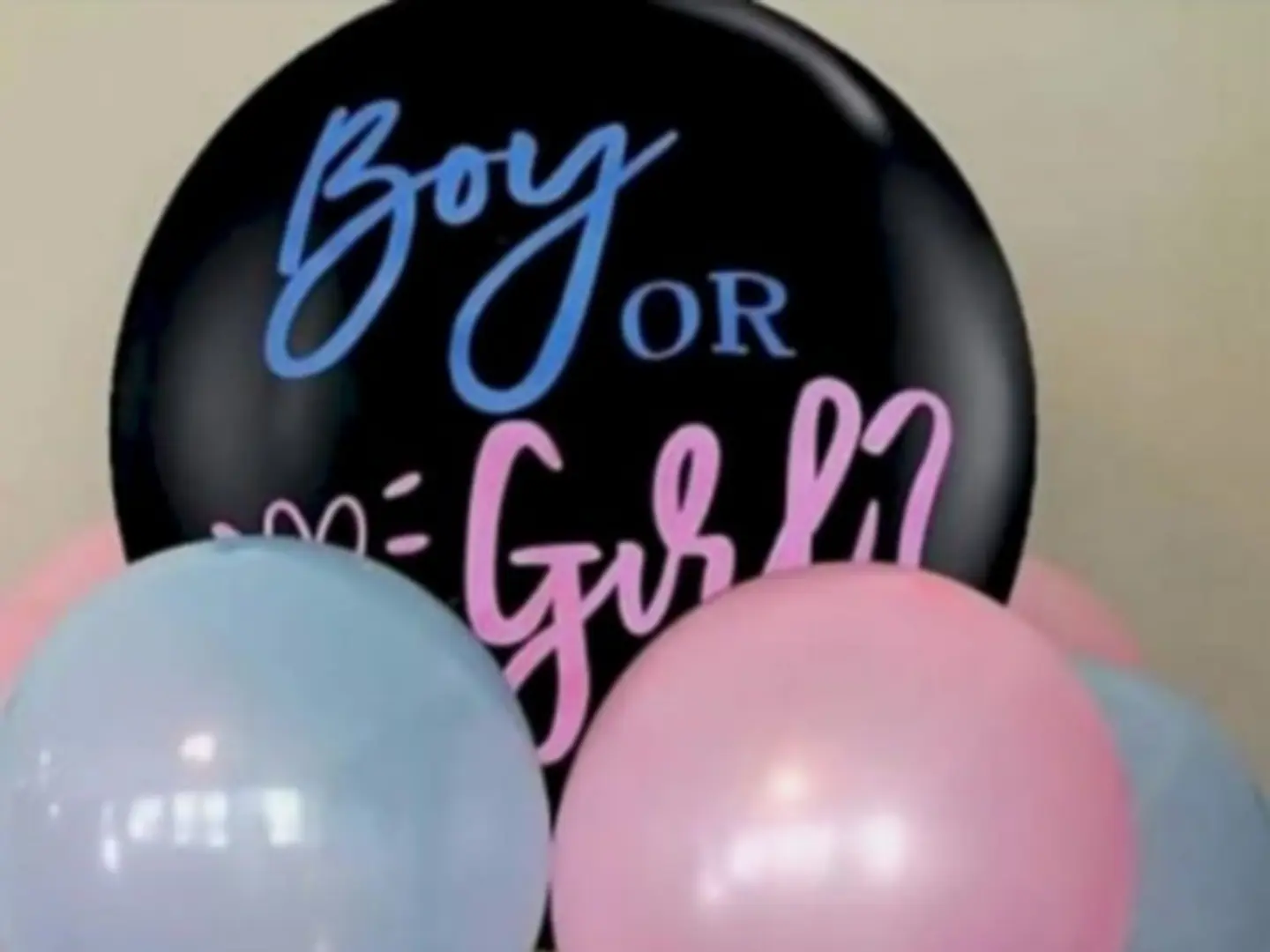 Gender Reveal Balloon + 4 Balloons