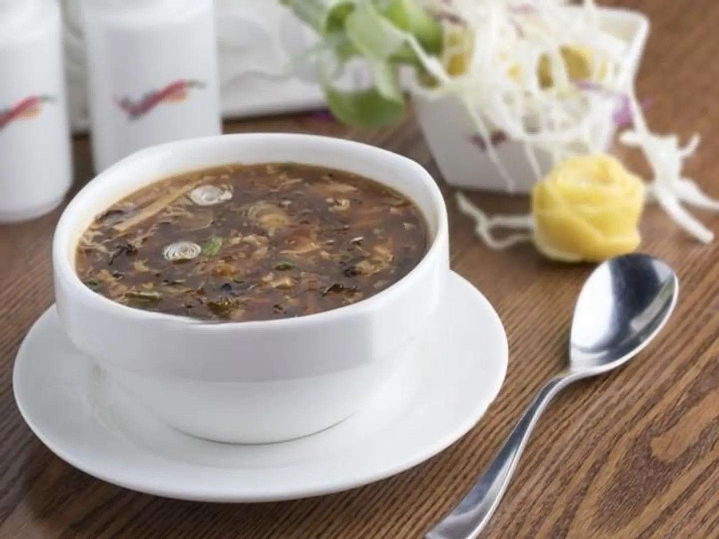 شوربة دجاج حارة وحامضة