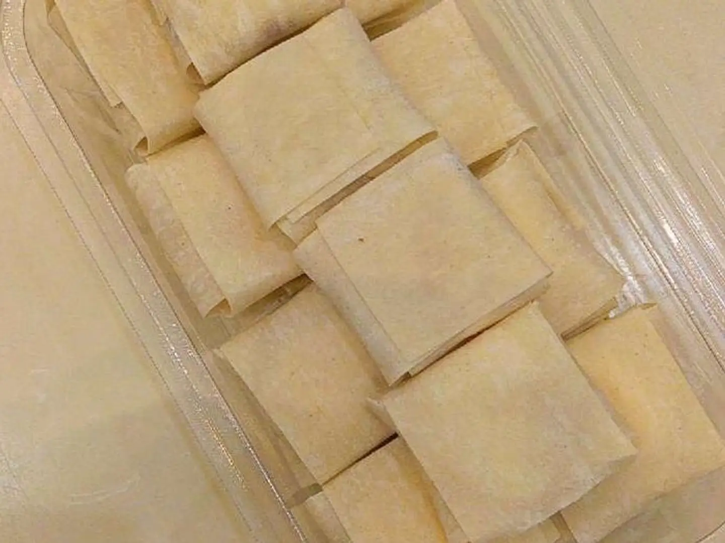 مربعات جبن كيري وتمر 20 حبه