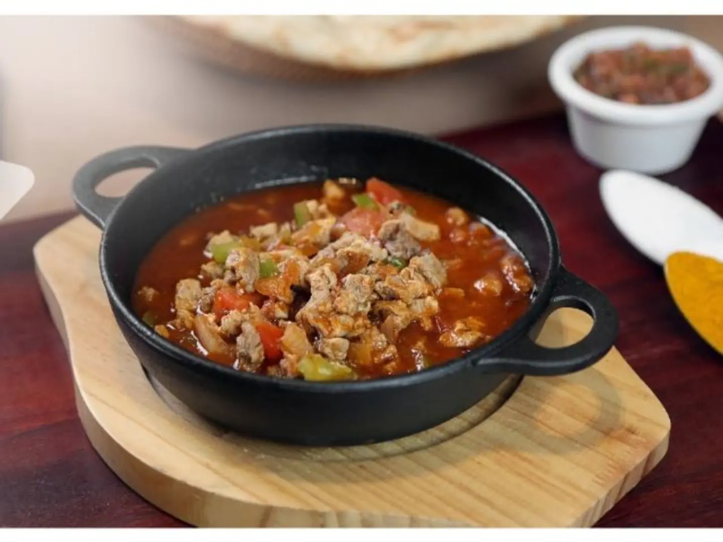 لحم مقلقل فخار