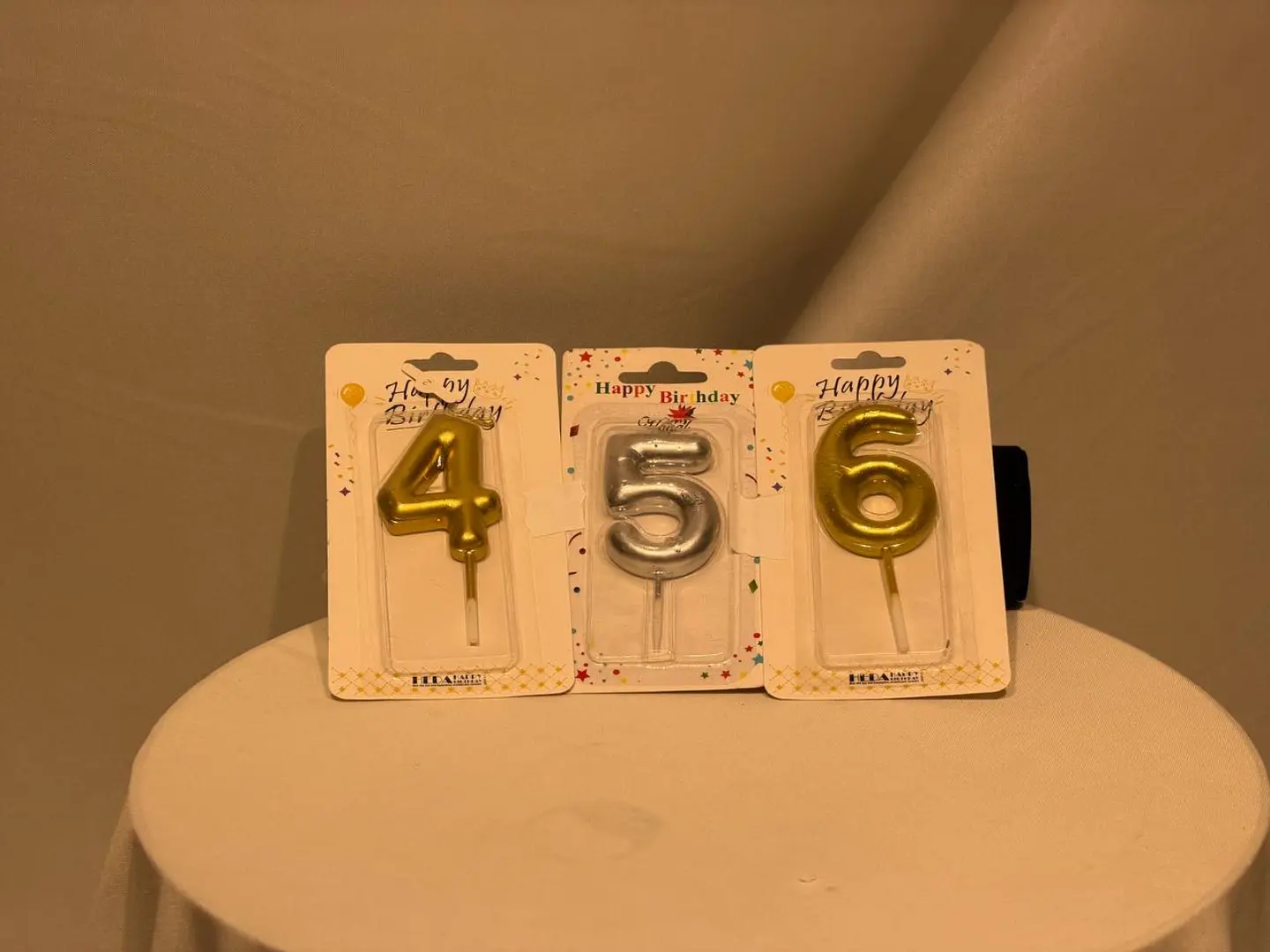 شمعة على شكل رقم ميلاد