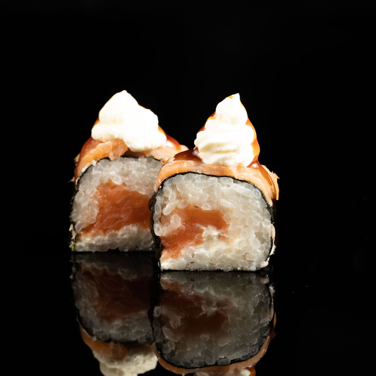 Smoke Salmon Maki 4 Pieces