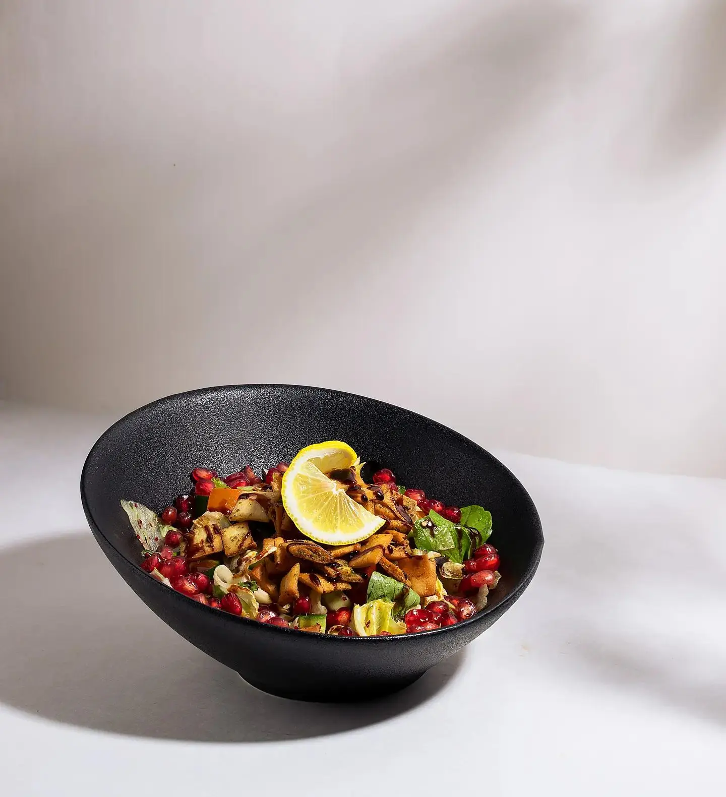 سلطة فتوش بدبس الرمان