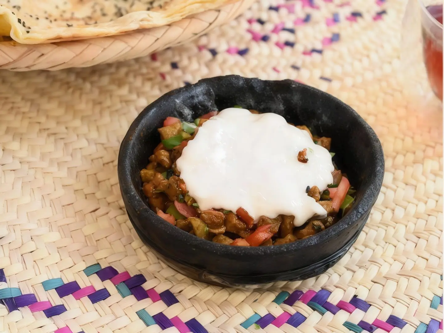مقلقل دجاج جبن