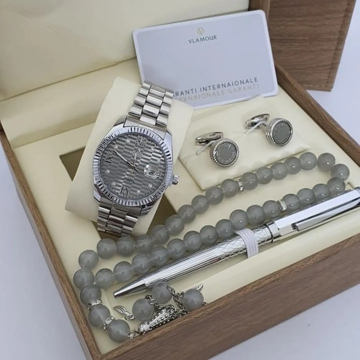 طقم هدايا رجالي فاخر - رمز الأناقة والتميز20