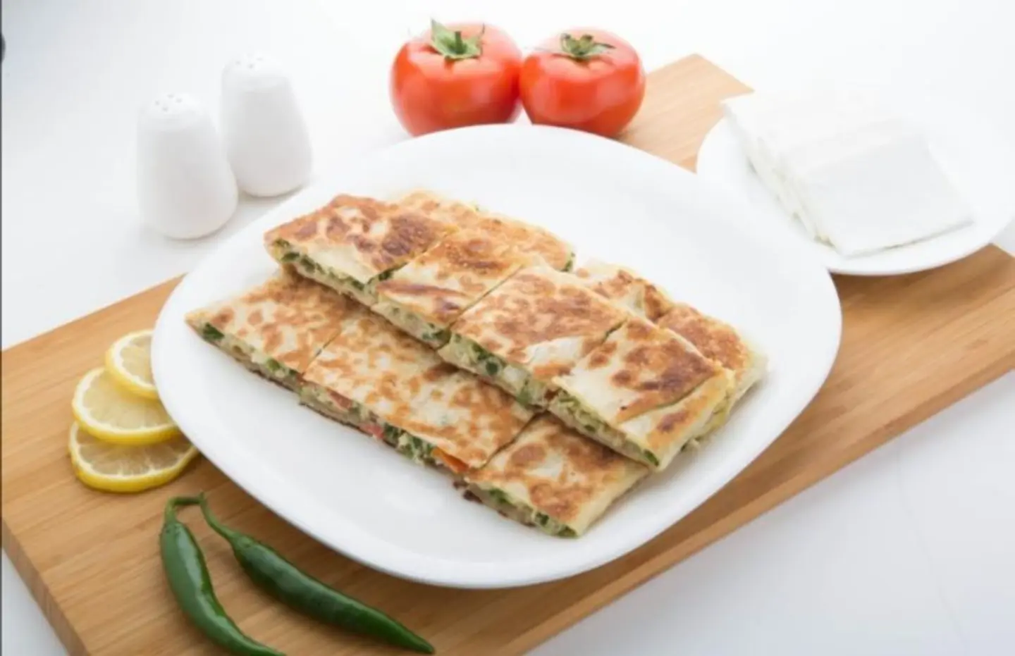 مطبق خضار بالتونة و جبنة بيضاء