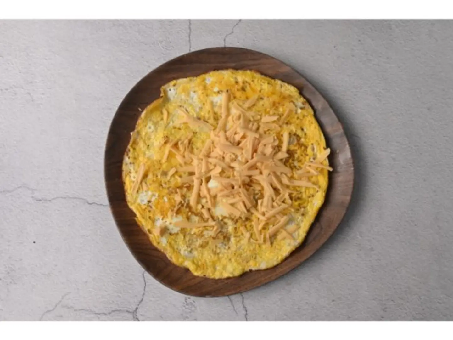 بيض مقلي مع جبنة تشيدر